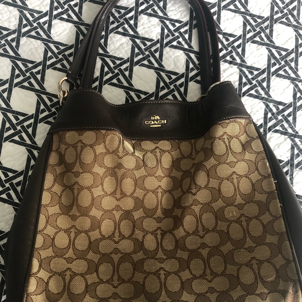 Coach Lexy Signature Fabric Leather Shoulder bag